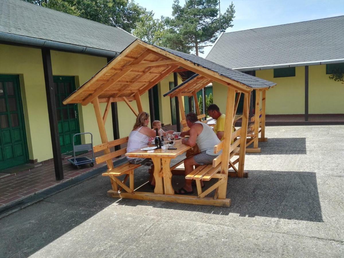 Vadasa Motel Es Etterem Hegyhátszentjakab Exterior foto